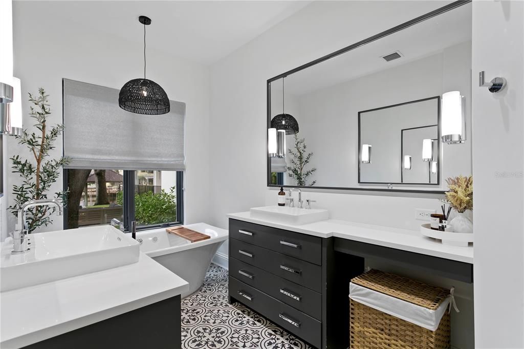 出租: $27,000 (5 贝兹, 5 浴室, 4406 平方英尺)