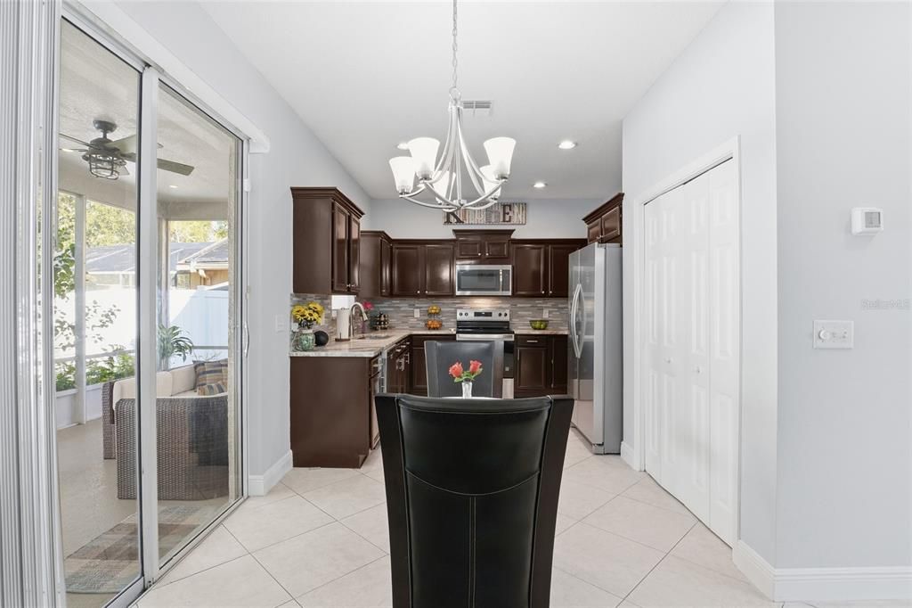 待售: $575,000 (4 贝兹, 2 浴室, 2488 平方英尺)