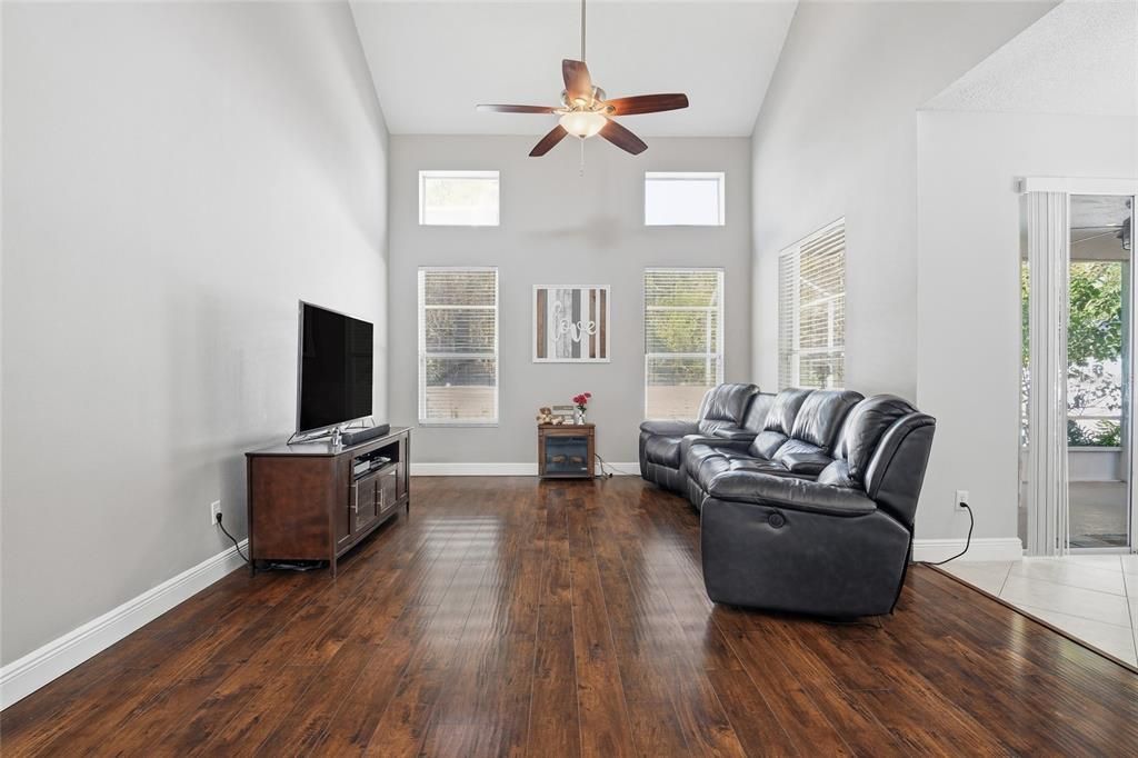 待售: $575,000 (4 贝兹, 2 浴室, 2488 平方英尺)