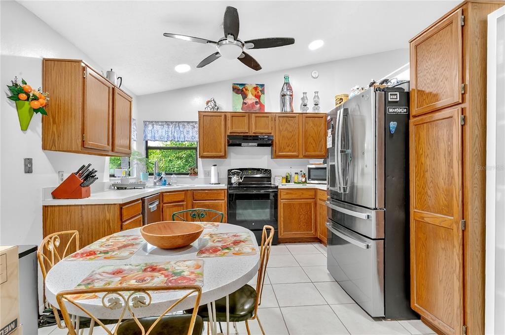 For Sale: $462,500 (3 beds, 2 baths, 1653 Square Feet)