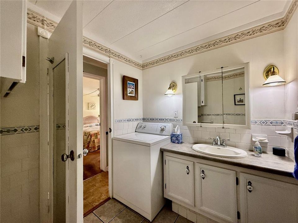 合同活跃: $130,000 (2 贝兹, 2 浴室, 1104 平方英尺)