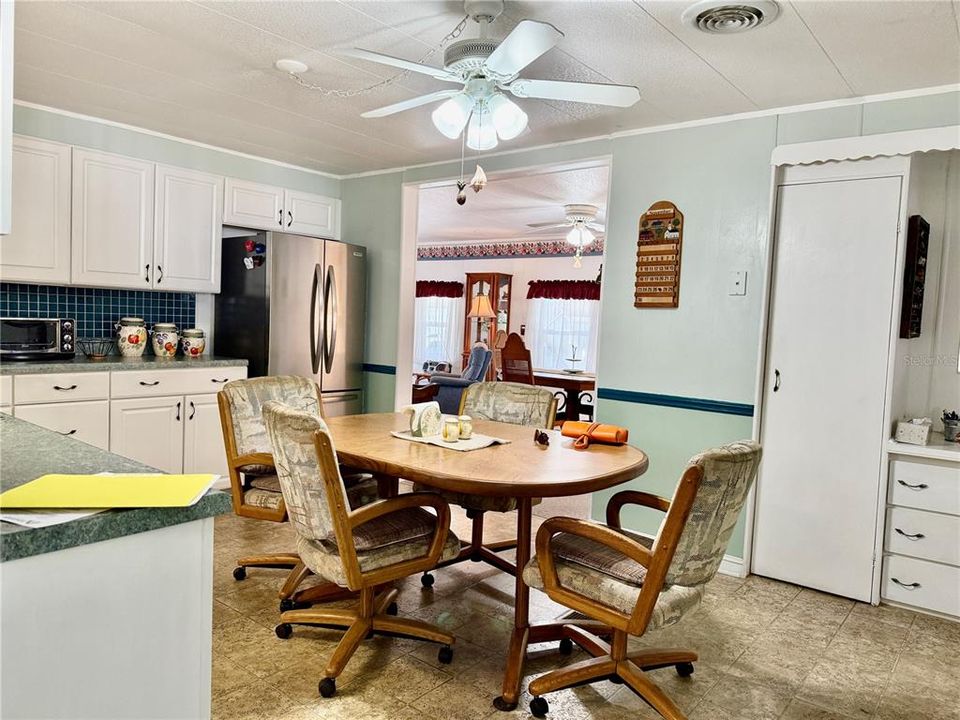 合同活跃: $130,000 (2 贝兹, 2 浴室, 1104 平方英尺)