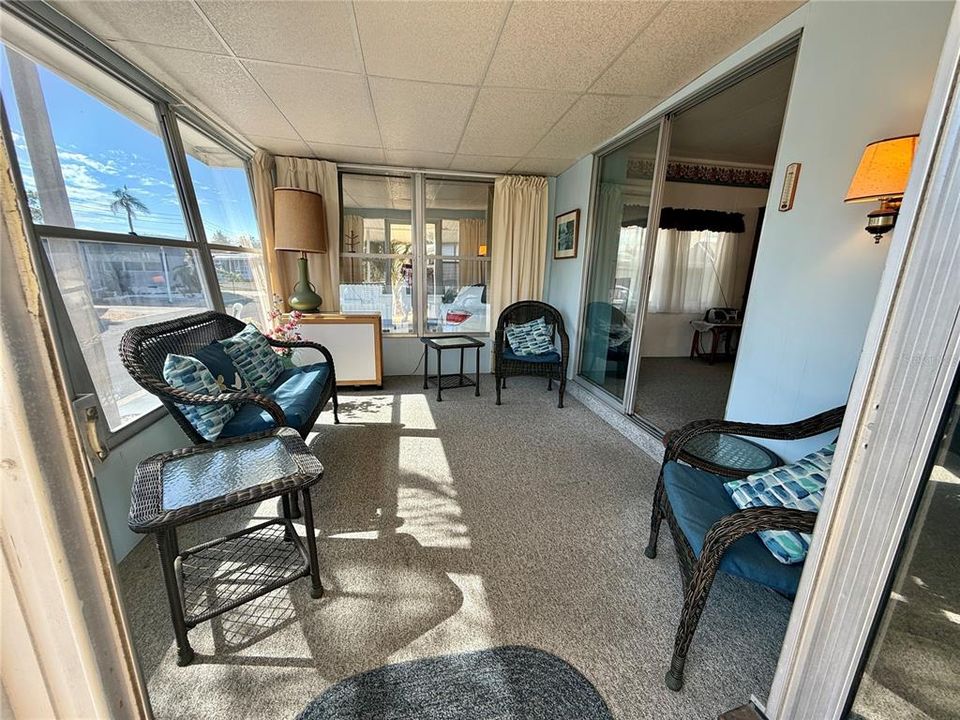 合同活跃: $130,000 (2 贝兹, 2 浴室, 1104 平方英尺)