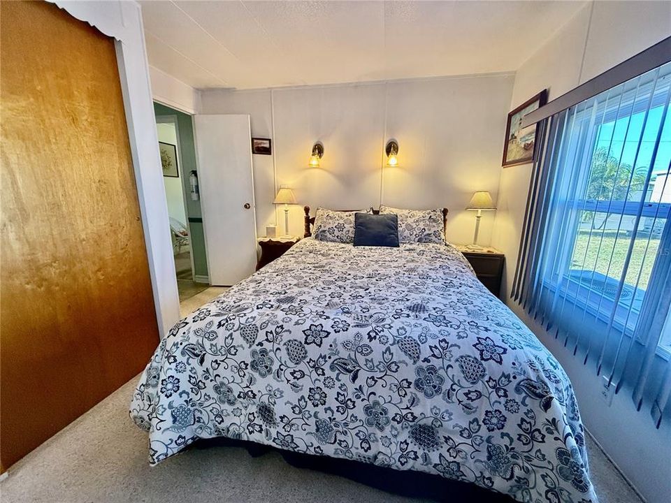 合同活跃: $130,000 (2 贝兹, 2 浴室, 1104 平方英尺)