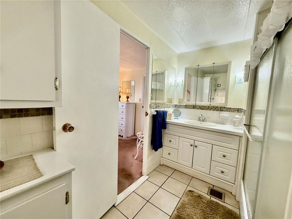 合同活跃: $130,000 (2 贝兹, 2 浴室, 1104 平方英尺)