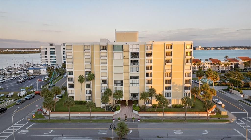 待售: $410,000 (2 贝兹, 2 浴室, 1310 平方英尺)