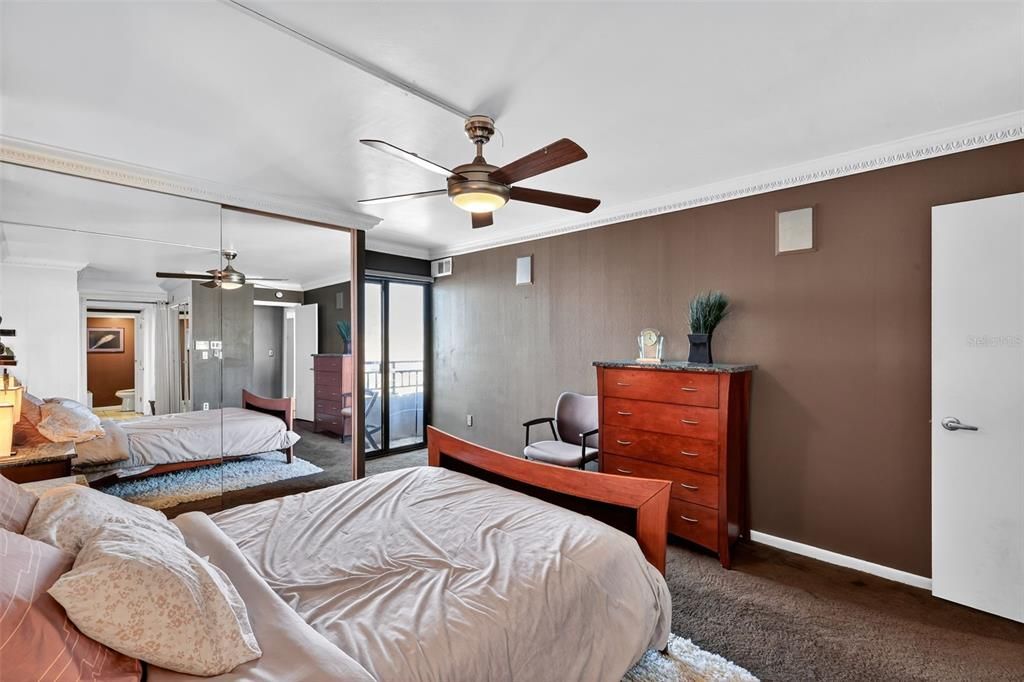 待售: $410,000 (2 贝兹, 2 浴室, 1310 平方英尺)