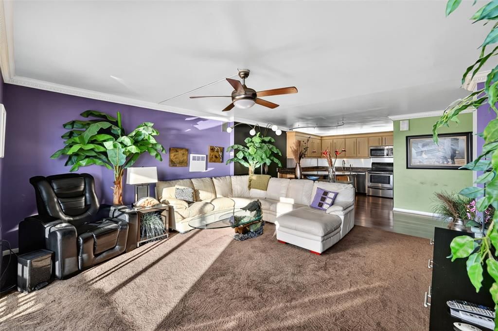 待售: $410,000 (2 贝兹, 2 浴室, 1310 平方英尺)