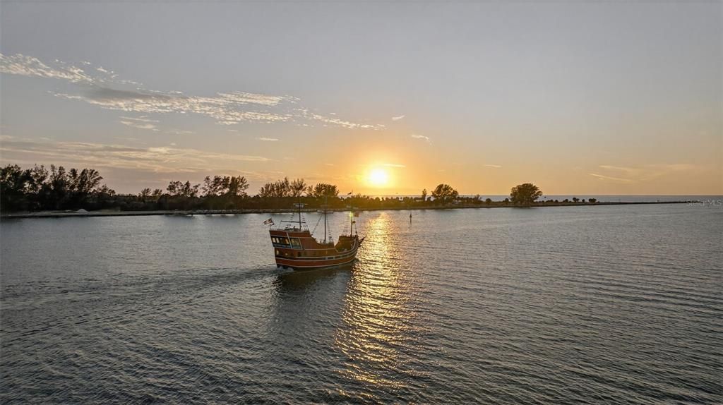 待售: $410,000 (2 贝兹, 2 浴室, 1310 平方英尺)