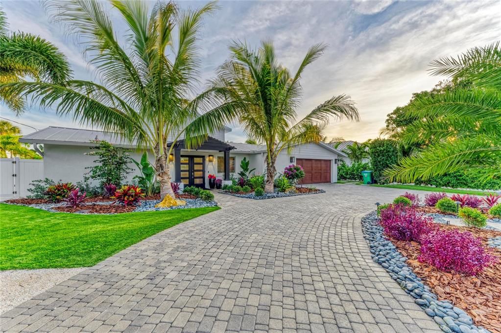 For Sale: $3,950,000 (3 beds, 3 baths, 2645 Square Feet)