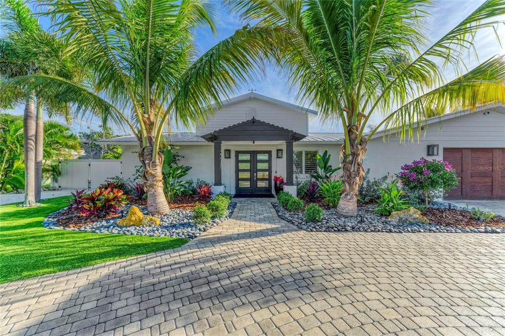 For Sale: $3,950,000 (3 beds, 3 baths, 2645 Square Feet)