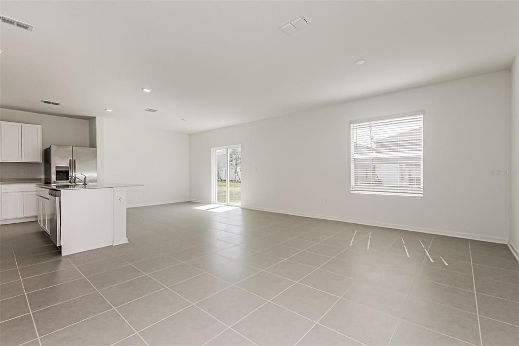 出租: $1,930 (4 贝兹, 2 浴室, 1880 平方英尺)