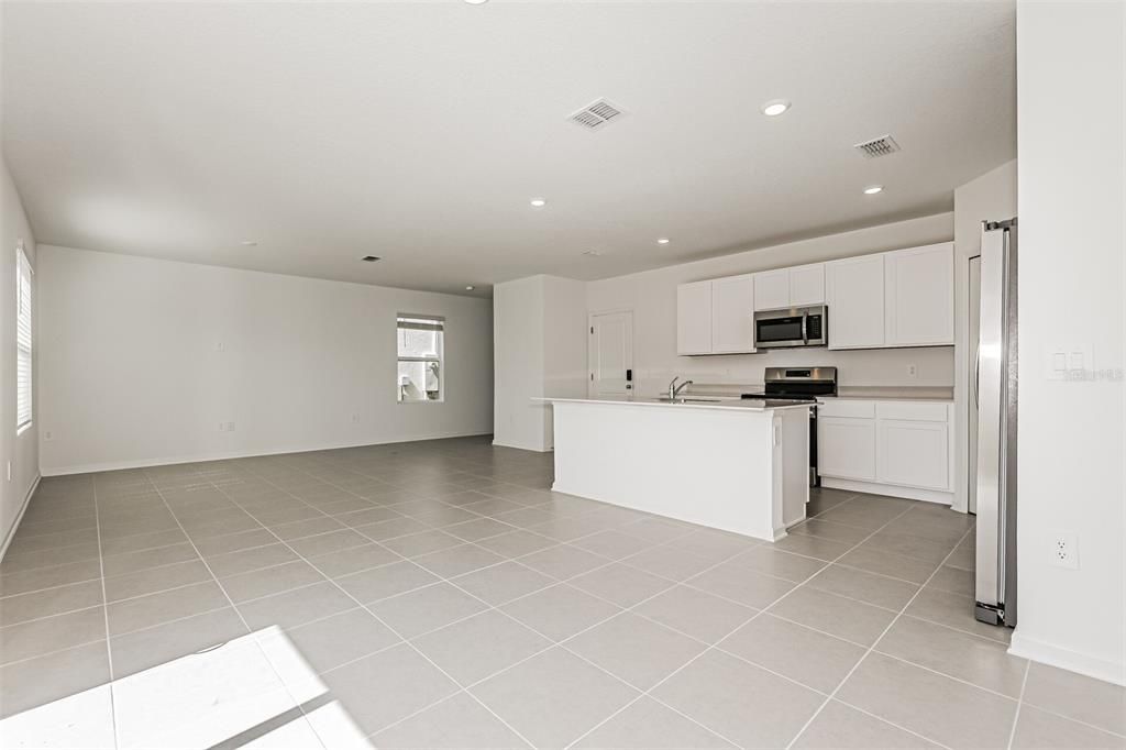 出租: $1,930 (4 贝兹, 2 浴室, 1880 平方英尺)