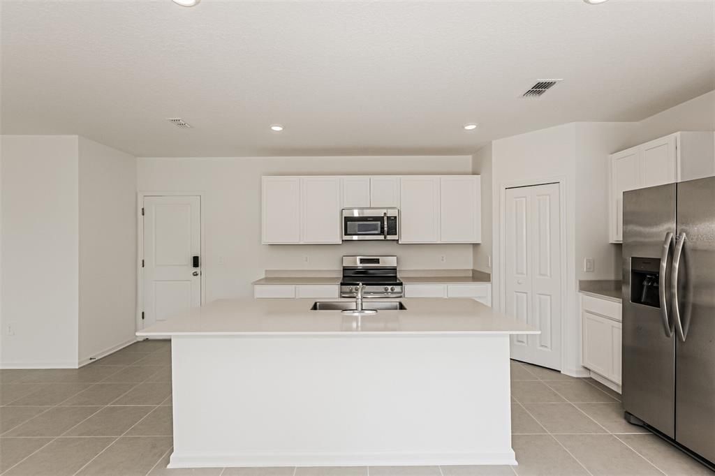 出租: $1,930 (4 贝兹, 2 浴室, 1880 平方英尺)