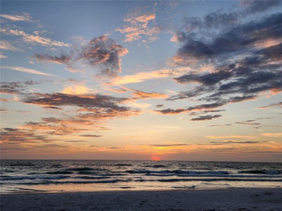 En Venta: $657,000 (3 camas, 3 baños, 1462 Pies cuadrados)