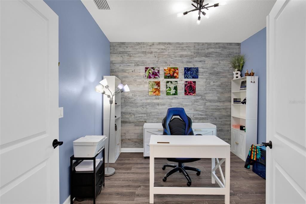 For Sale: $459,900 (3 beds, 2 baths, 2498 Square Feet)