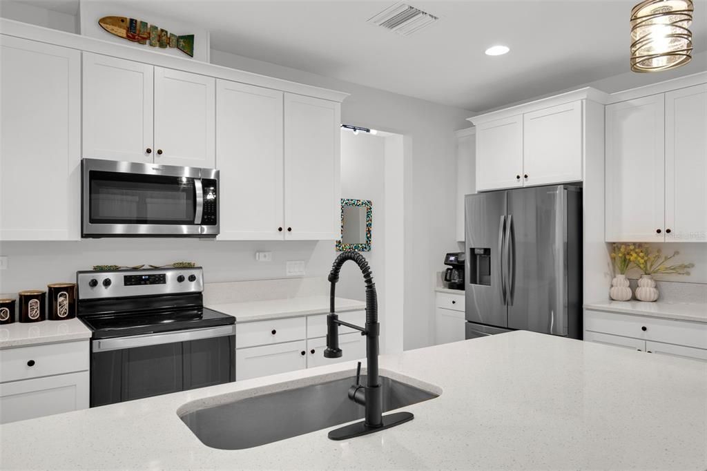 For Sale: $459,900 (3 beds, 2 baths, 2498 Square Feet)