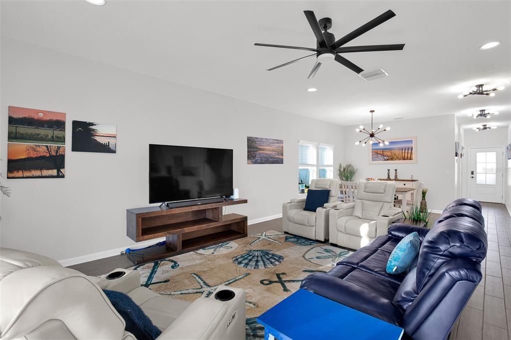 For Sale: $459,900 (3 beds, 2 baths, 2498 Square Feet)