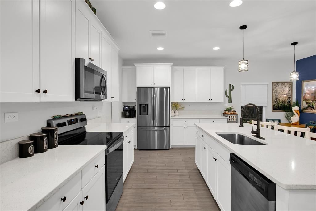 For Sale: $459,900 (3 beds, 2 baths, 2498 Square Feet)