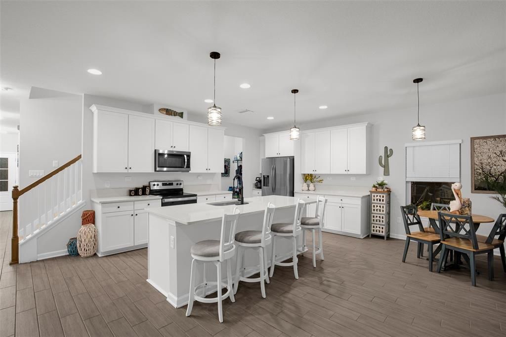 For Sale: $459,900 (3 beds, 2 baths, 2498 Square Feet)