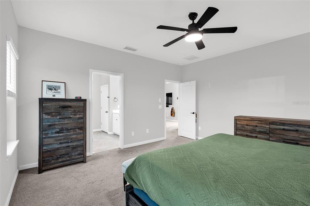 For Sale: $459,900 (3 beds, 2 baths, 2498 Square Feet)