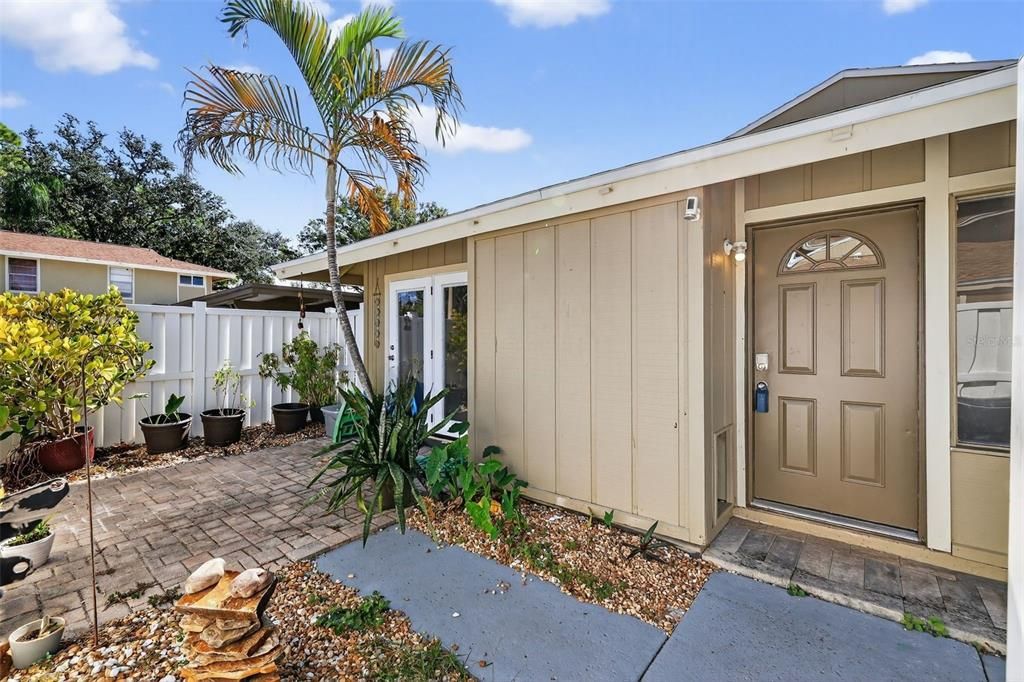 Recently Sold: $200,000 (2 beds, 1 baths, 998 Square Feet)