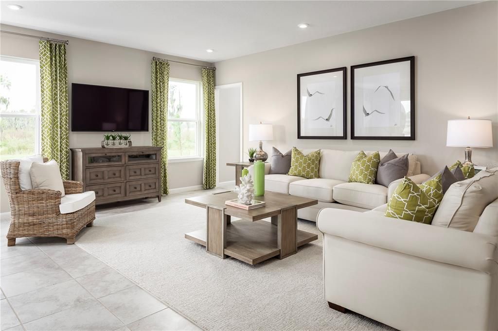 合同活跃: $367,760 (4 贝兹, 2 浴室, 1815 平方英尺)