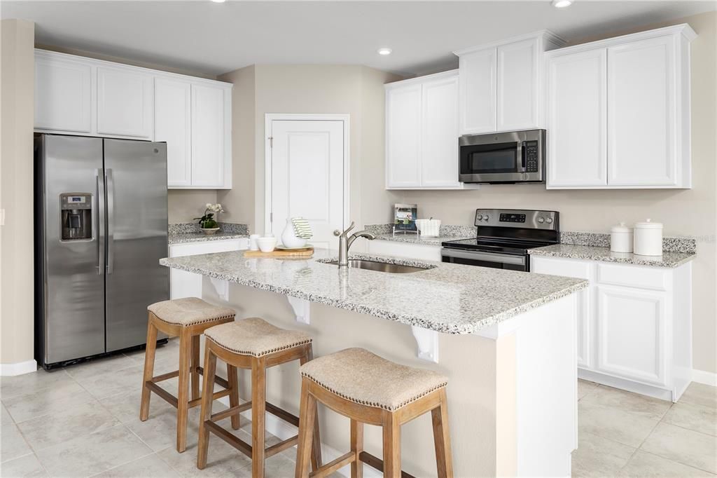 合同活跃: $367,760 (4 贝兹, 2 浴室, 1815 平方英尺)