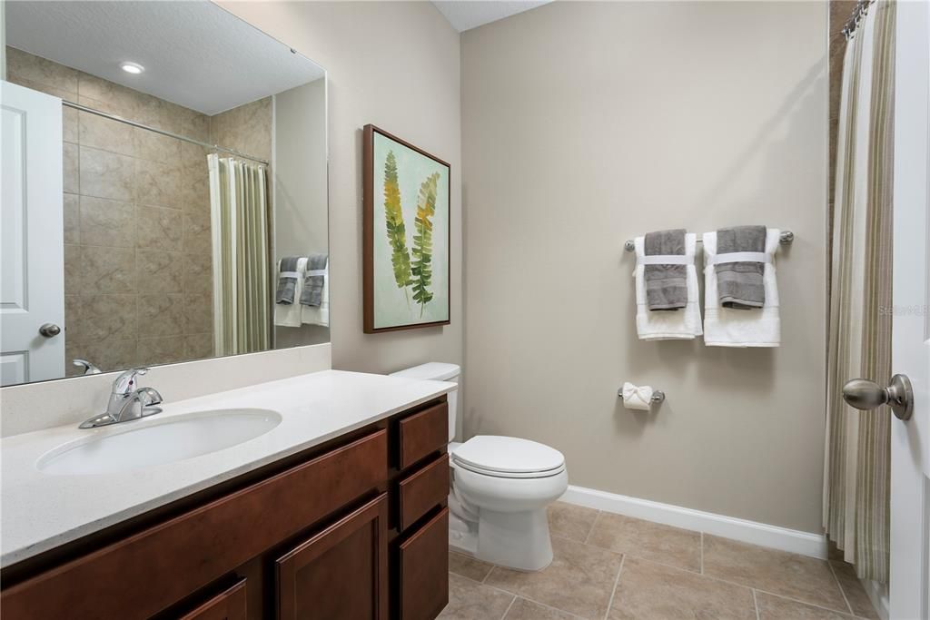 合同活跃: $367,760 (4 贝兹, 2 浴室, 1815 平方英尺)