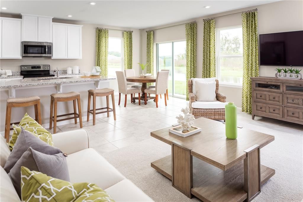 合同活跃: $367,760 (4 贝兹, 2 浴室, 1815 平方英尺)