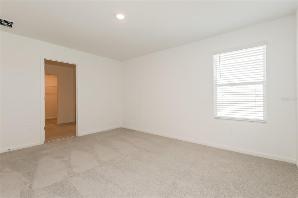 For Rent: $2,045 (5 beds, 2 baths, 2112 Square Feet)