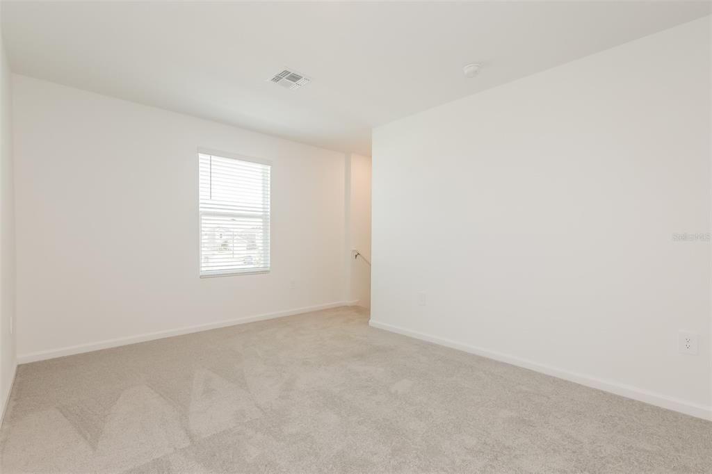 For Rent: $2,045 (5 beds, 2 baths, 2112 Square Feet)