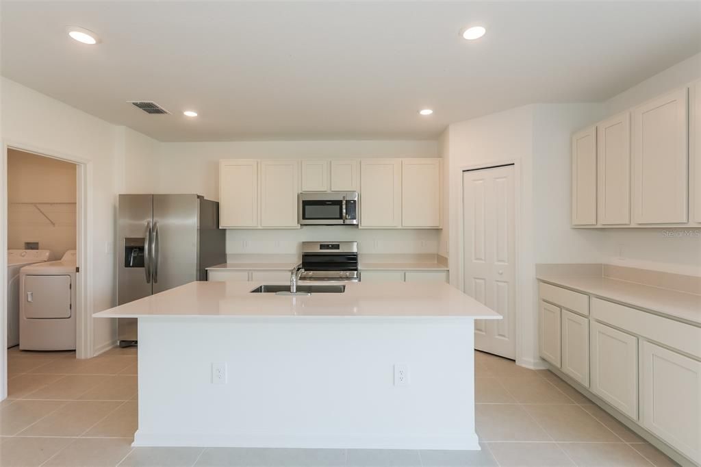 For Rent: $2,045 (5 beds, 2 baths, 2112 Square Feet)