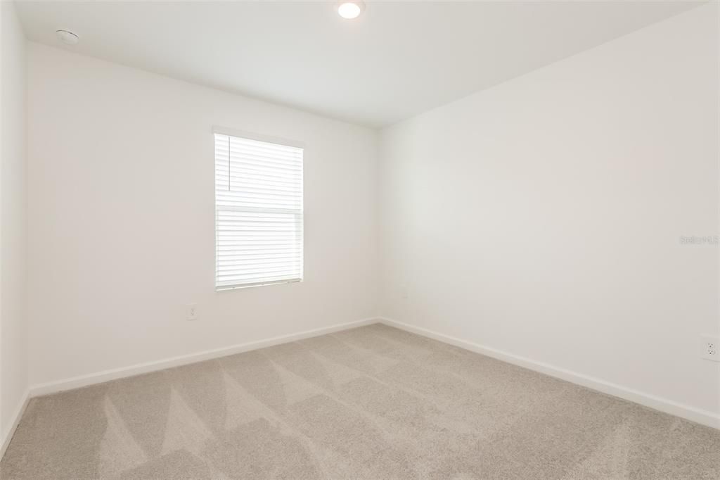 For Rent: $2,045 (5 beds, 2 baths, 2112 Square Feet)