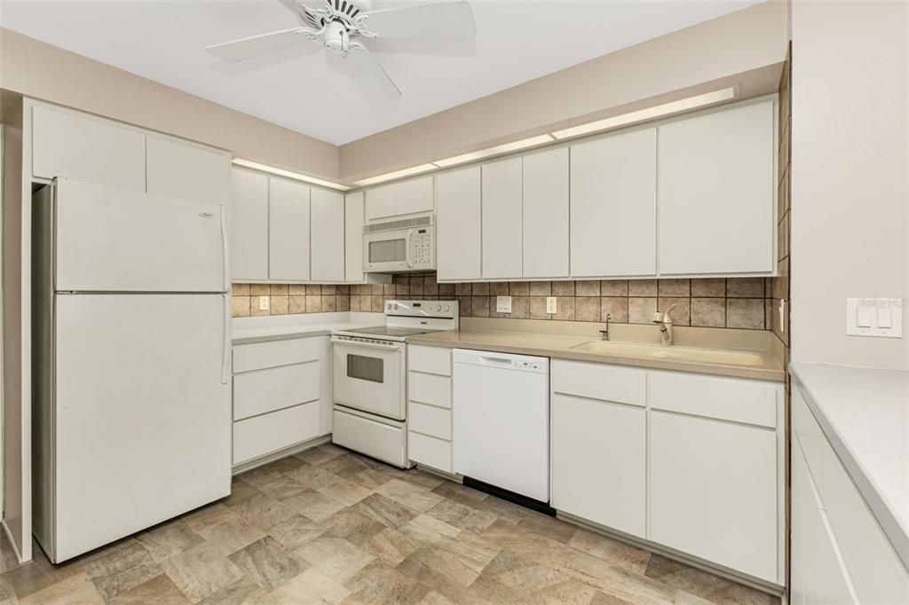 待售: $274,900 (2 贝兹, 2 浴室, 1741 平方英尺)