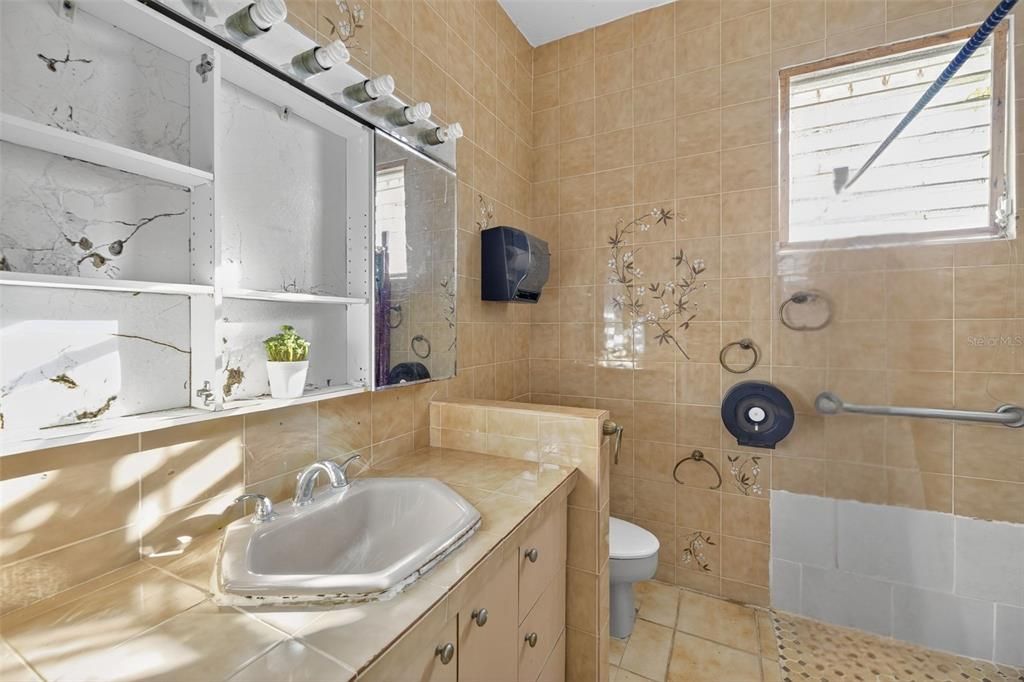 На продажу: $195,000 (3 спален, 1 ванн, 1531 Квадратных фут)