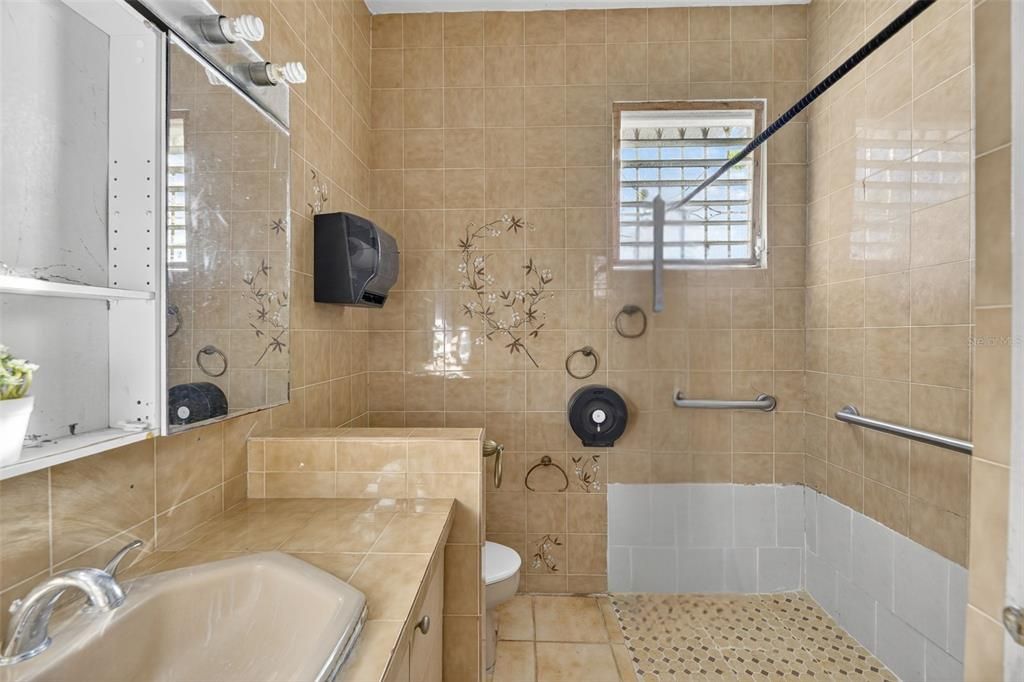 На продажу: $195,000 (3 спален, 1 ванн, 1531 Квадратных фут)