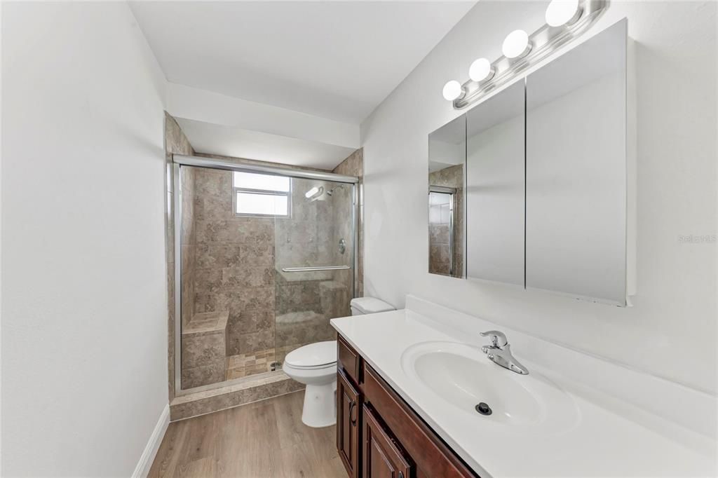 En Venta: $449,000 (4 camas, 2 baños, 2200 Pies cuadrados)