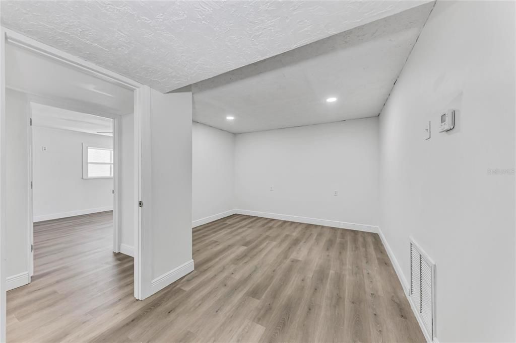 En Venta: $449,000 (4 camas, 2 baños, 2200 Pies cuadrados)