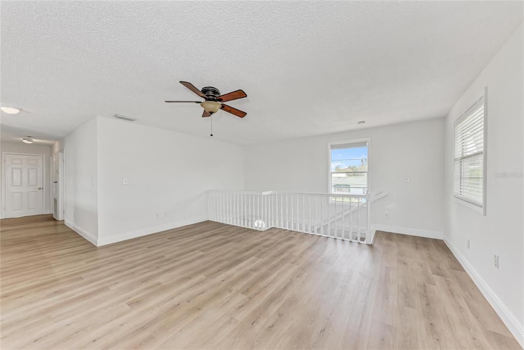 En Venta: $449,000 (4 camas, 2 baños, 2200 Pies cuadrados)