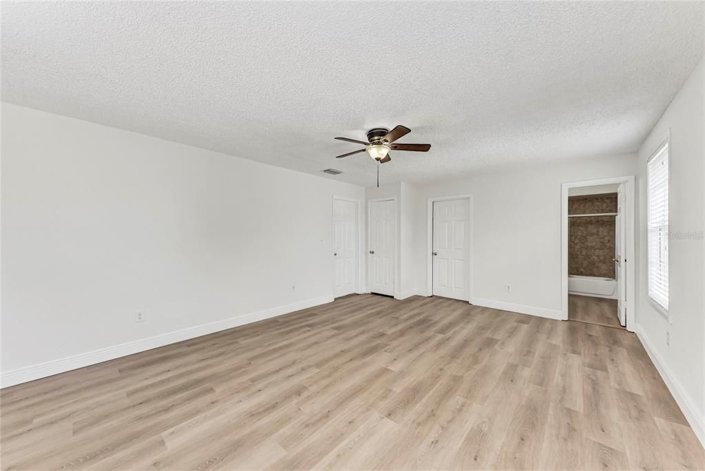 En Venta: $449,000 (4 camas, 2 baños, 2200 Pies cuadrados)