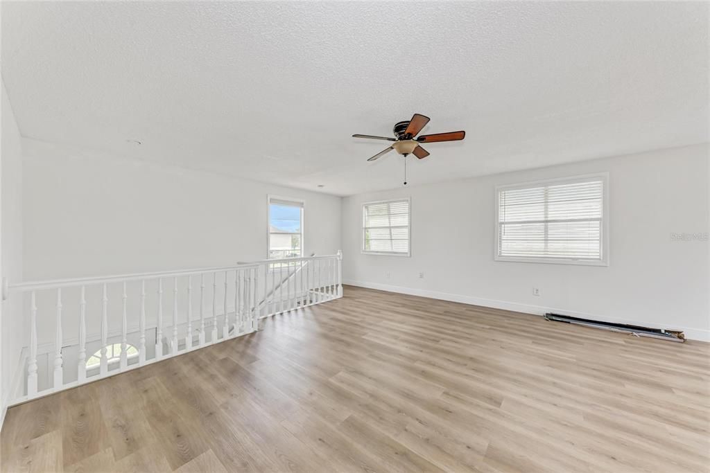 En Venta: $449,000 (4 camas, 2 baños, 2200 Pies cuadrados)