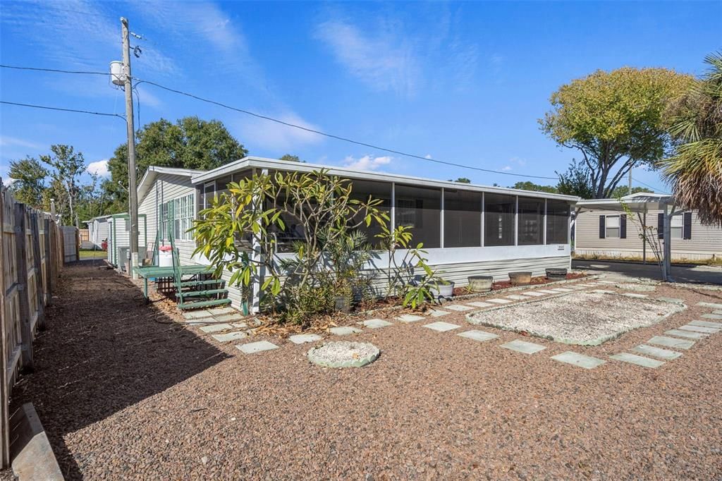 待售: $230,000 (4 贝兹, 3 浴室, 2342 平方英尺)