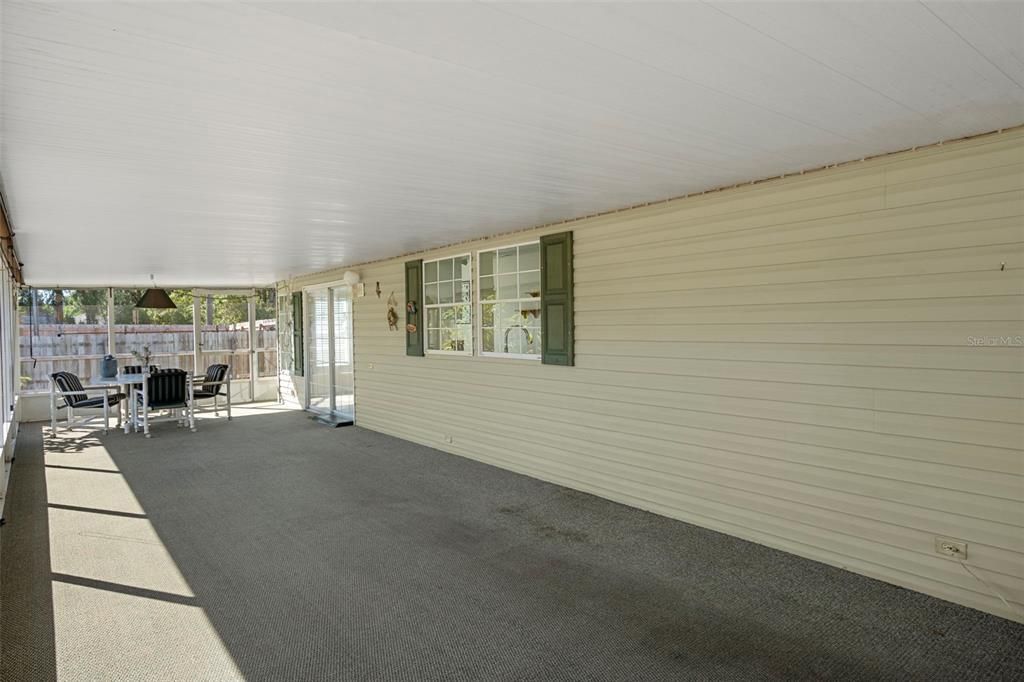 待售: $230,000 (4 贝兹, 3 浴室, 2342 平方英尺)