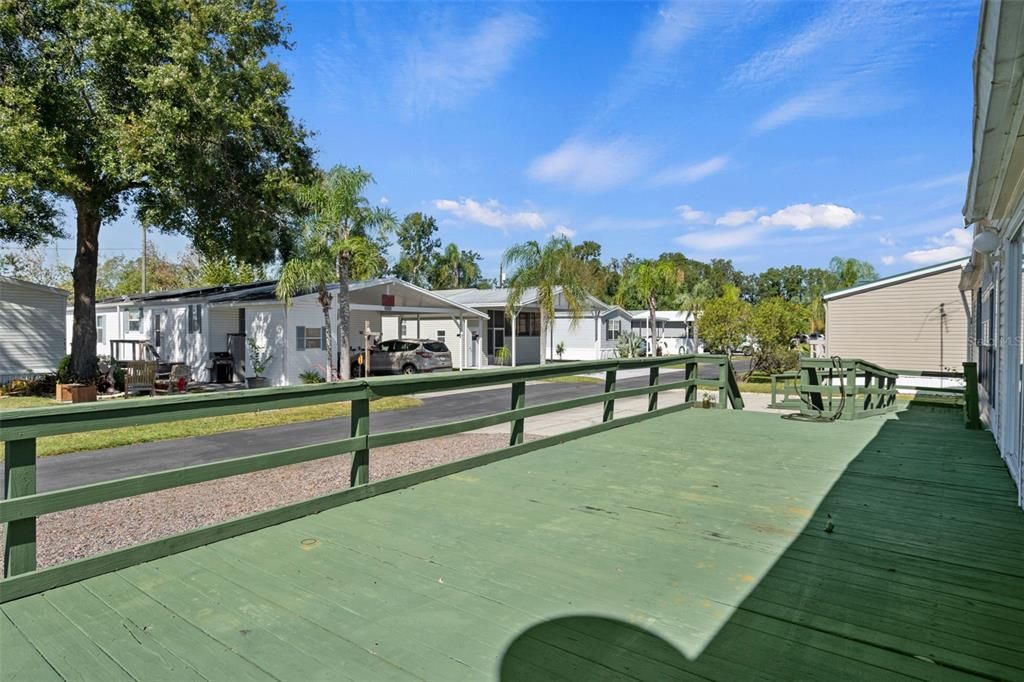 待售: $230,000 (4 贝兹, 3 浴室, 2342 平方英尺)