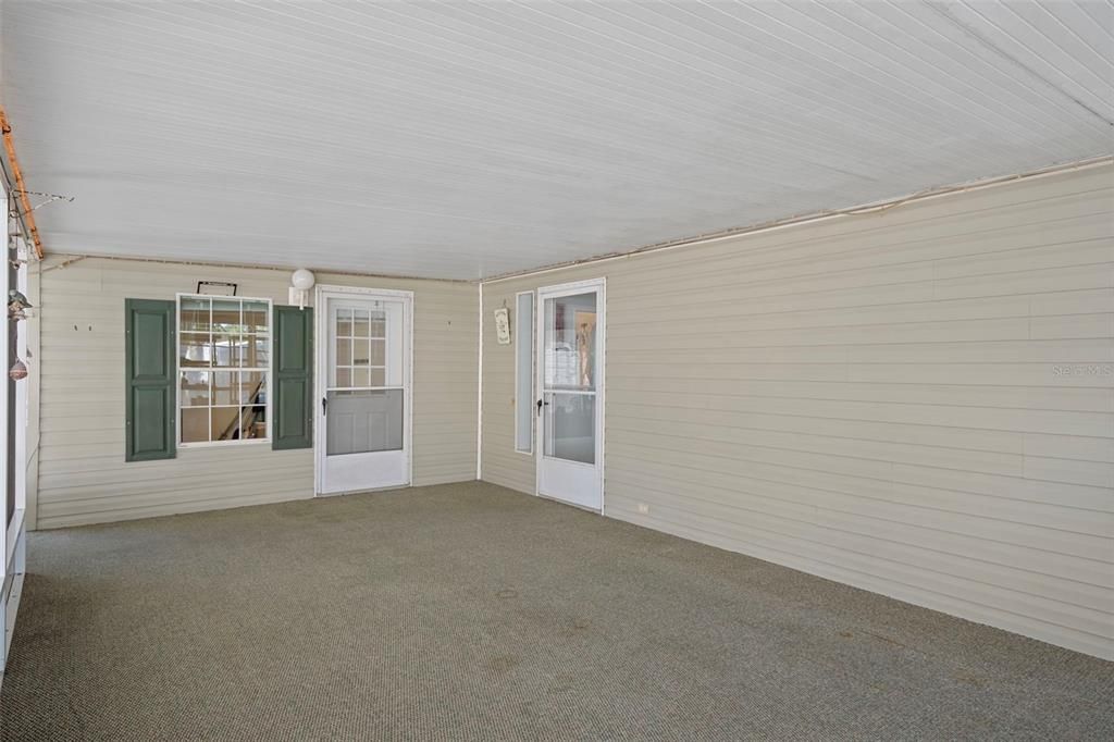 待售: $230,000 (4 贝兹, 3 浴室, 2342 平方英尺)