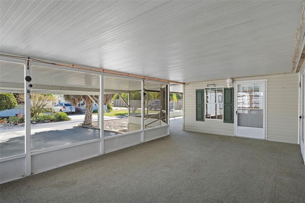 待售: $230,000 (4 贝兹, 3 浴室, 2342 平方英尺)