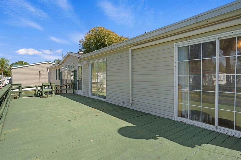 待售: $230,000 (4 贝兹, 3 浴室, 2342 平方英尺)