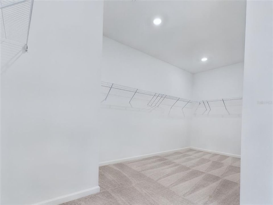 For Rent: $2,450 (4 beds, 3 baths, 2571 Square Feet)