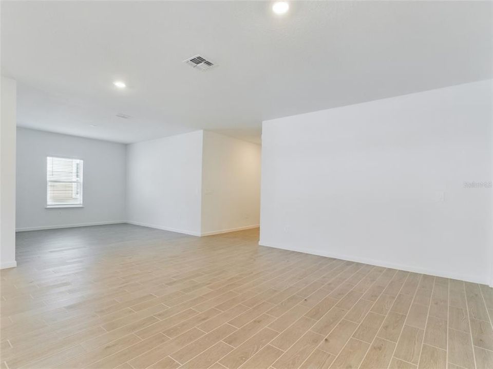 For Rent: $2,450 (4 beds, 3 baths, 2571 Square Feet)